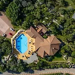 Chic Antonina One Bedroom No2174 *