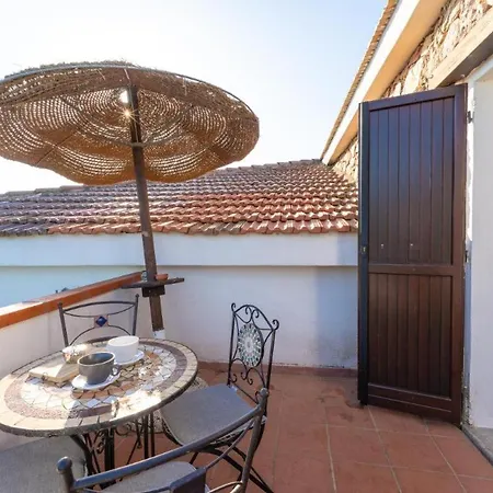 Apartment Chic Antonina One Bedroom No2174 *